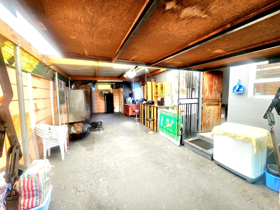 2 Bedroom Property for Sale in Peerless Park West Western Cape
